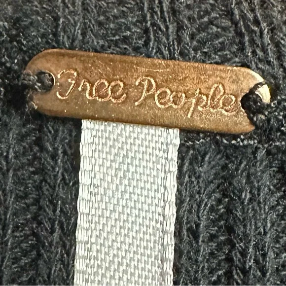 Free People Women’s Black Ribbed Ruffle Mock Neck Sweater Size S/P - Picture 8 of 9